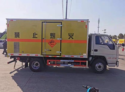 玉林爆破器材运输车工人安全操作规范与智能技术保障